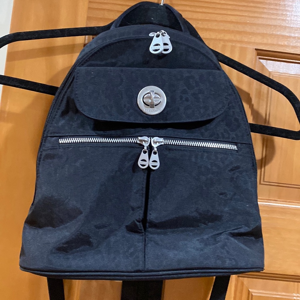 Baggallini Naples Convertible
Backpack In Black Cheetah Emboss